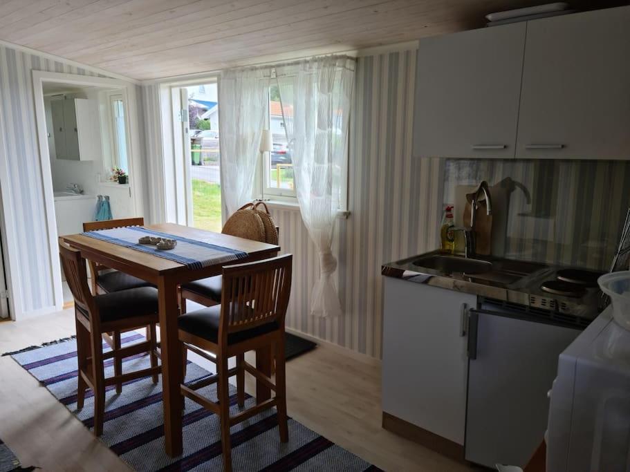 Foertjusande Gaesthus Med Parkering Fjällbacka 外观 照片